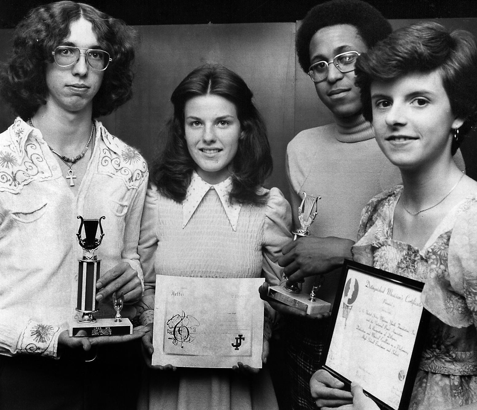 1976-05-12 Band Awards.jpg